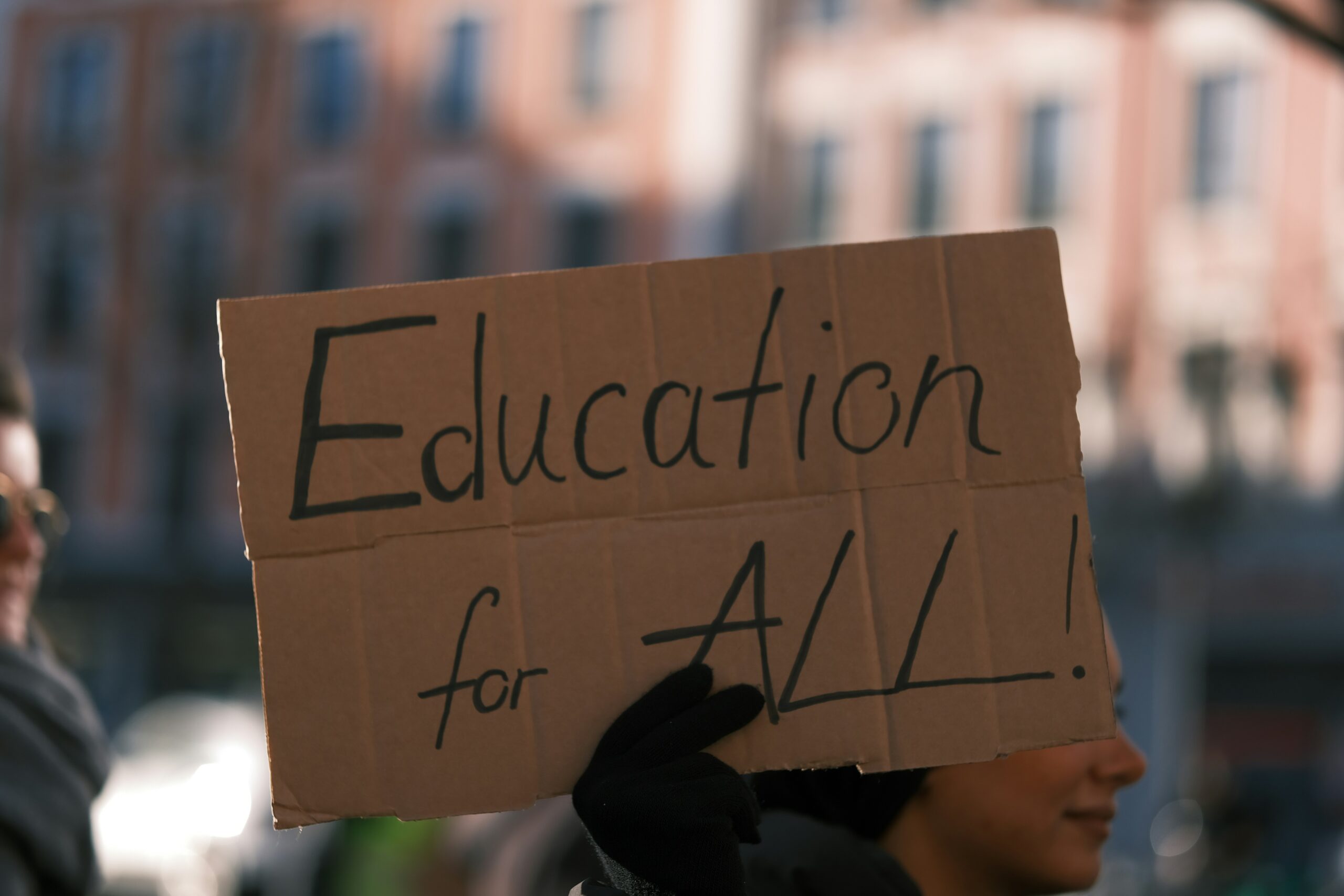 Experiencias de docentes evaluadores certificados en México. Reflexiones en torno a la evaluación del desempeño docente